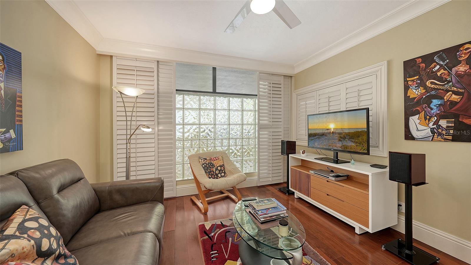 Image 21 of 46 For 2110 Harbourside Drive 536