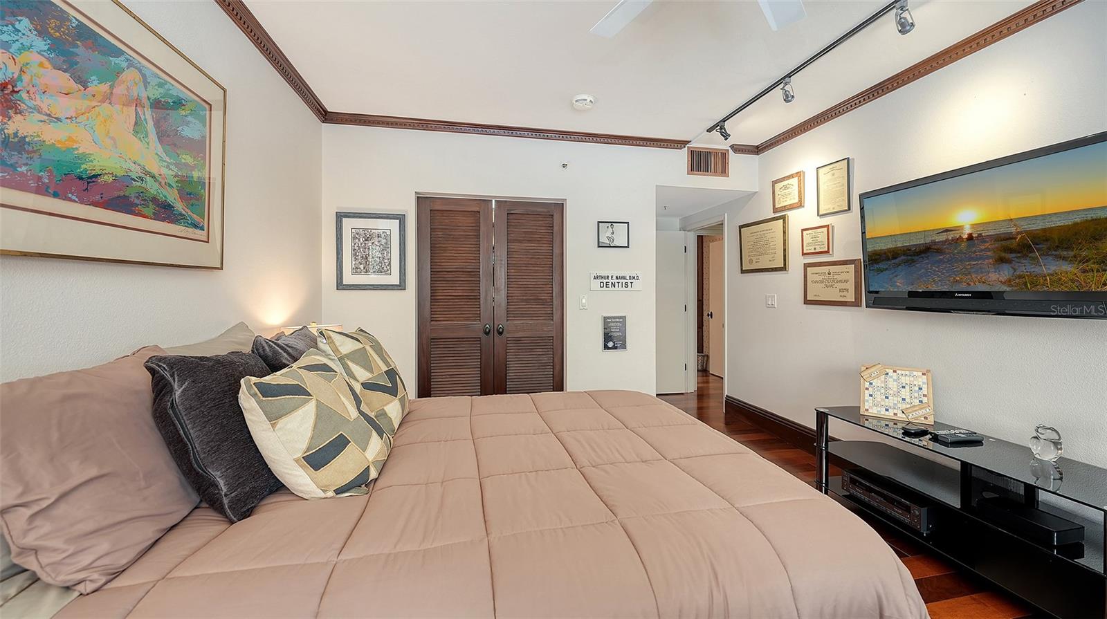 Image 23 of 46 For 2110 Harbourside Drive 536