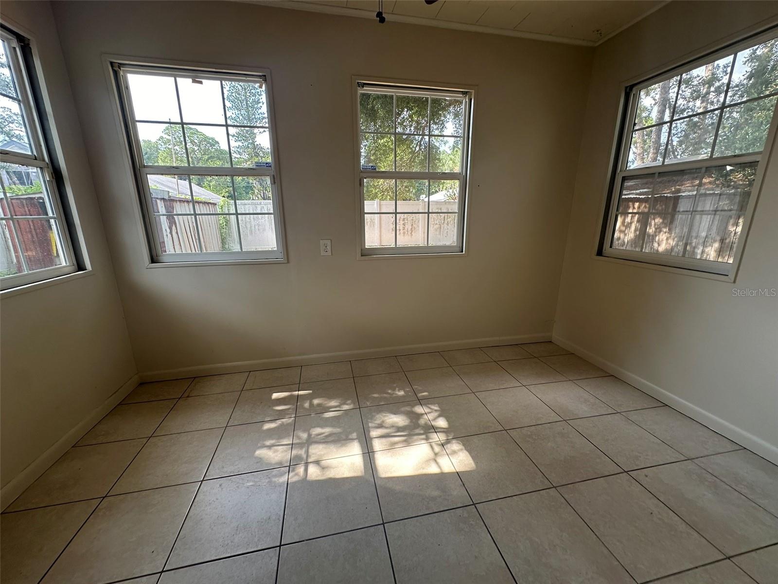 Image 7 of 12 For 1037 40th Street