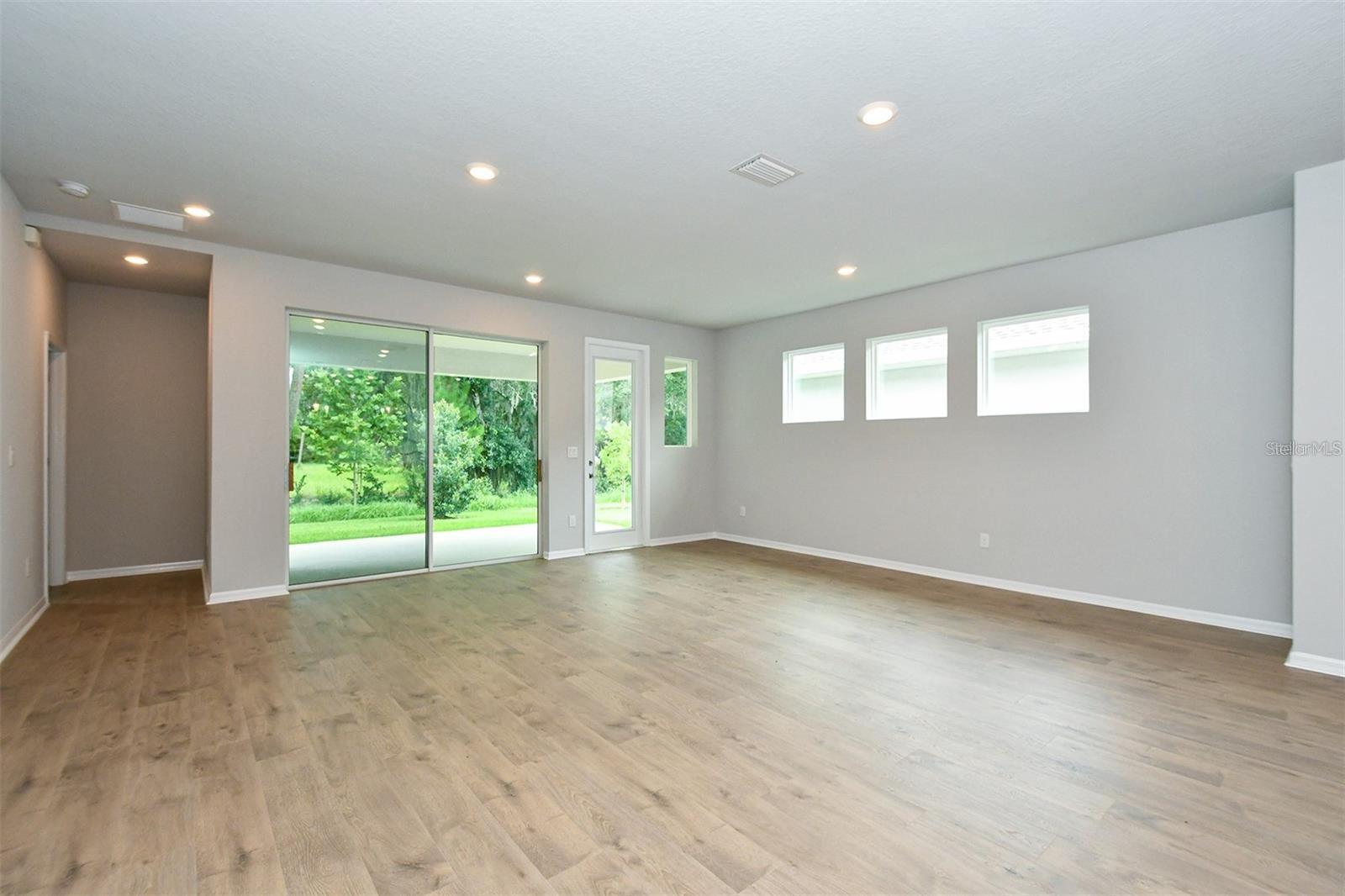 Image 4 of 42 For 8126 Trimbelle Terrace