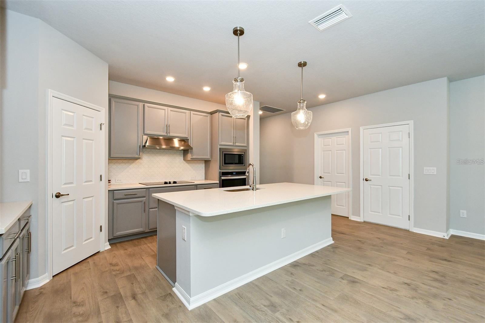 Image 9 of 42 For 8126 Trimbelle Terrace