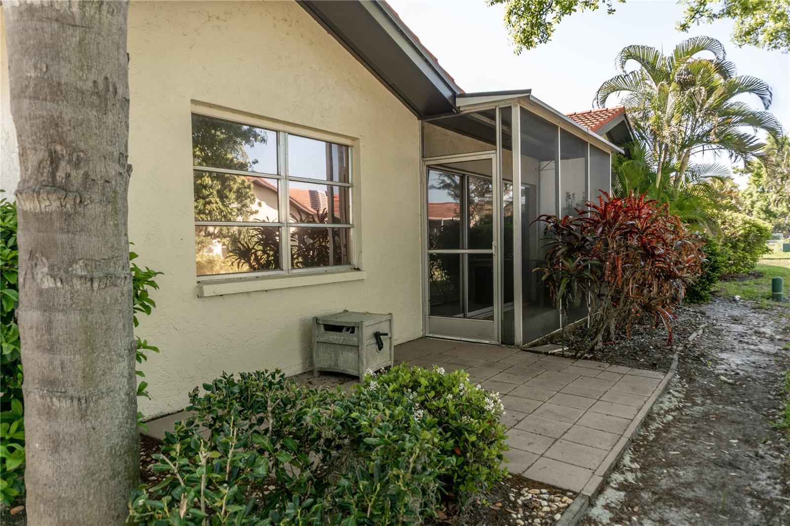 Image 28 of 33 For 3444 El Rado Court 8418