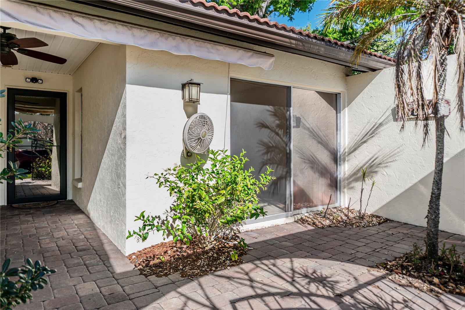 Image 4 of 33 For 3444 El Rado Court 8418