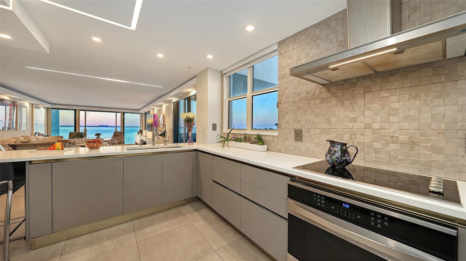 Image 11 of 26 For 101 Sunset Drive 301