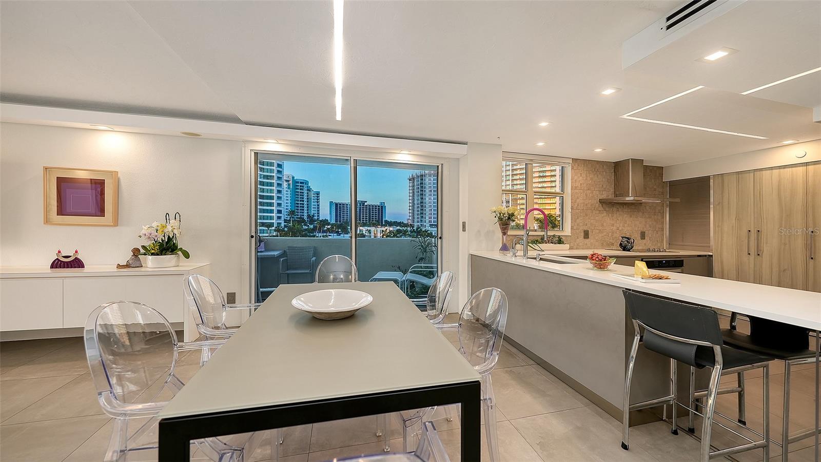 Image 7 of 26 For 101 Sunset Drive 301