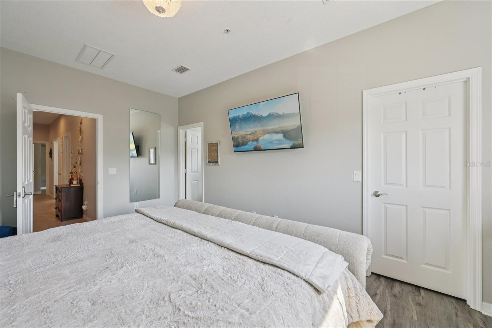 Image 29 of 39 For 7202 Hamilton Road 299