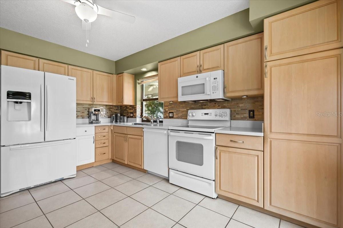 Image 15 of 52 For 3941 Back Bay Drive 226