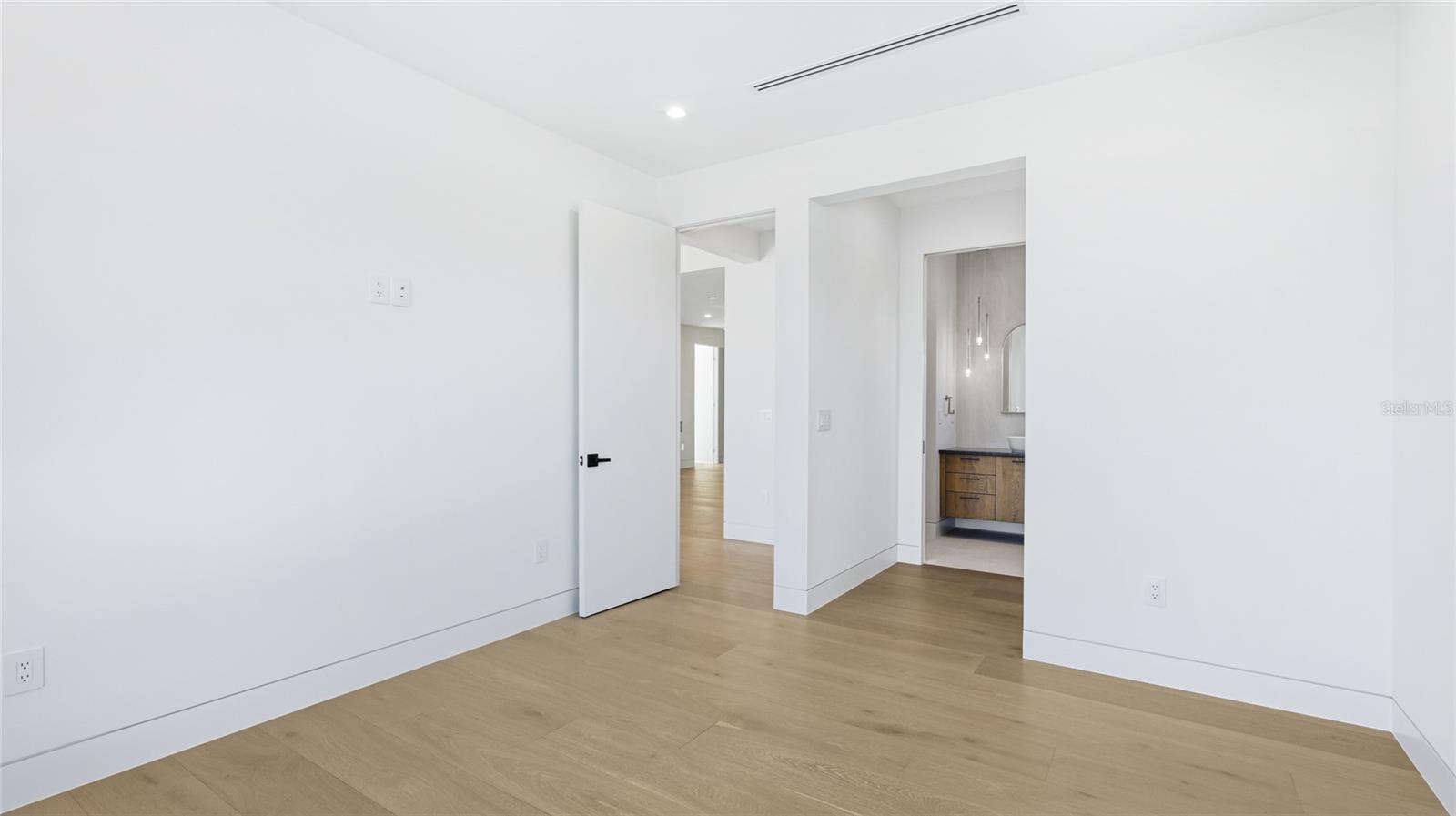 Image 33 of 49 For 530 Chipping Lane