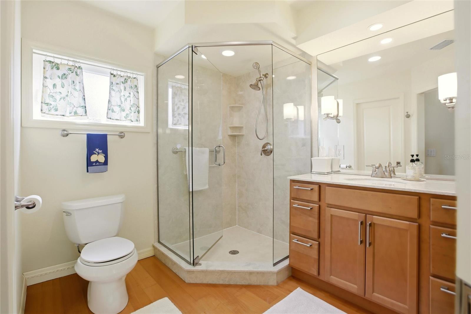 Image 21 of 45 For 2619 Doris Street