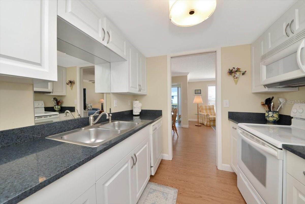 Image 13 of 51 For 849 Audubon Drive 839