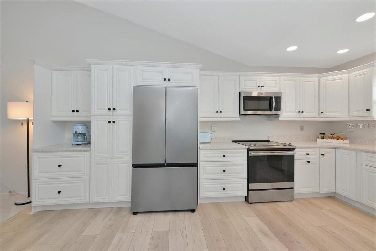 Image 10 of 50 For 946 Sandpiper Circle 946