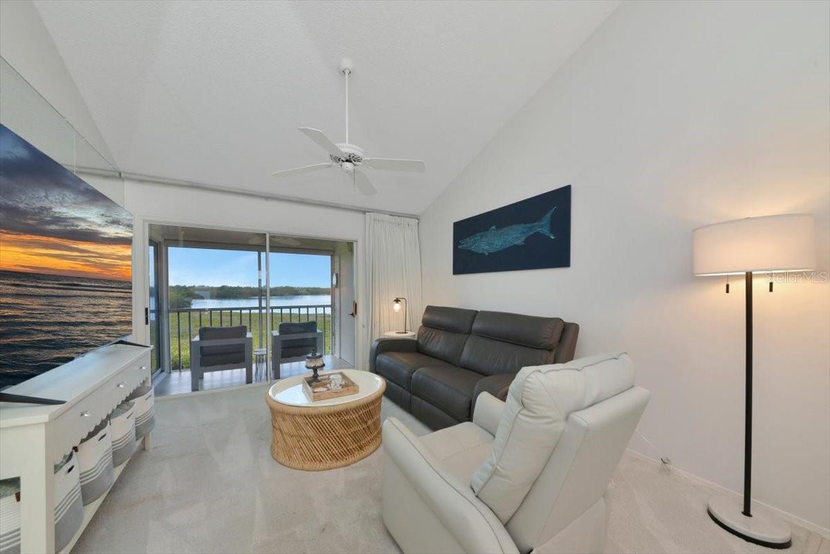 Image 14 of 50 For 946 Sandpiper Circle 946