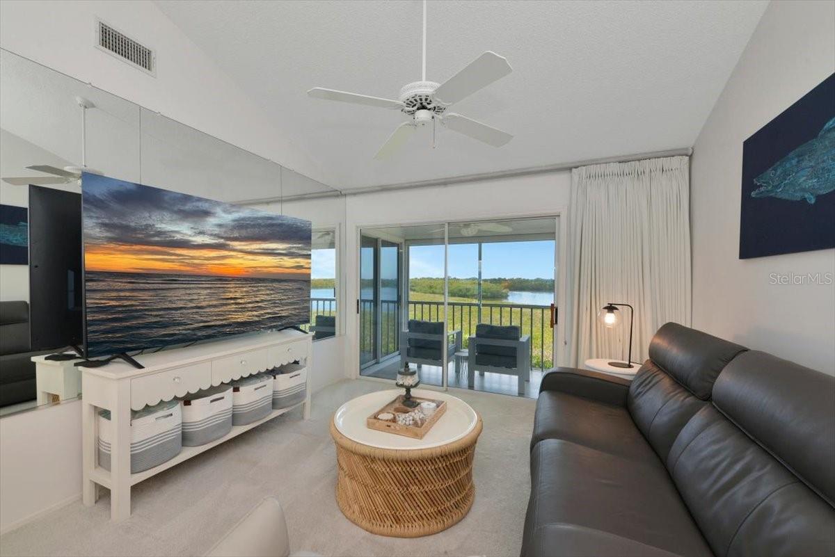 Image 15 of 50 For 946 Sandpiper Circle 946