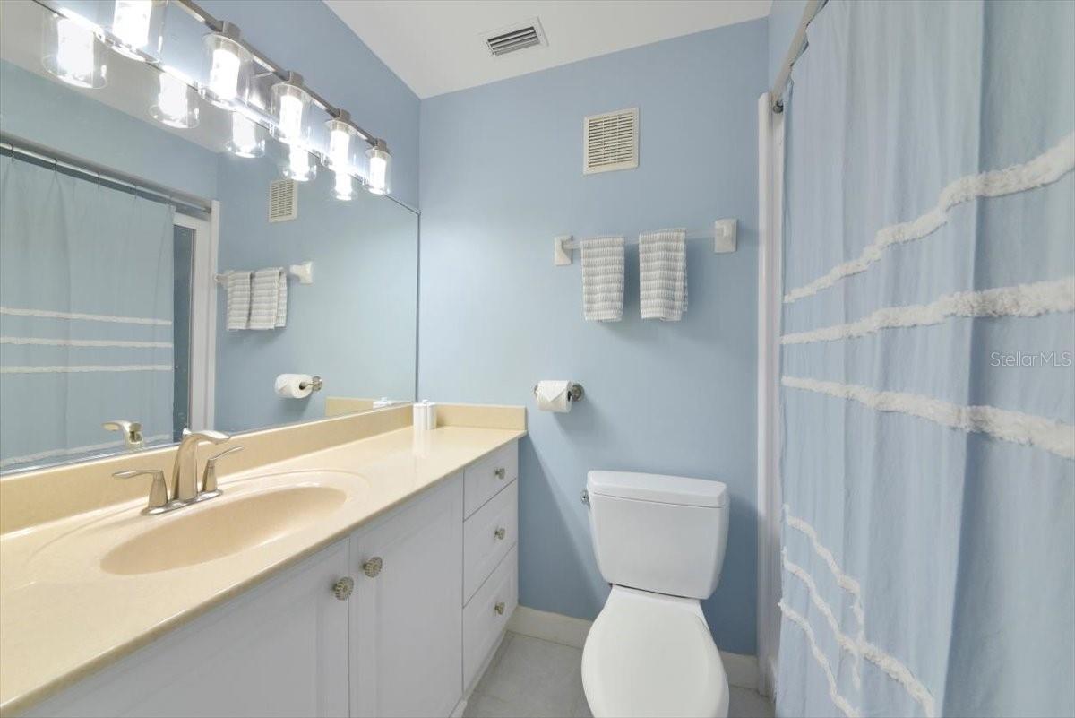 Image 20 of 50 For 946 Sandpiper Circle 946