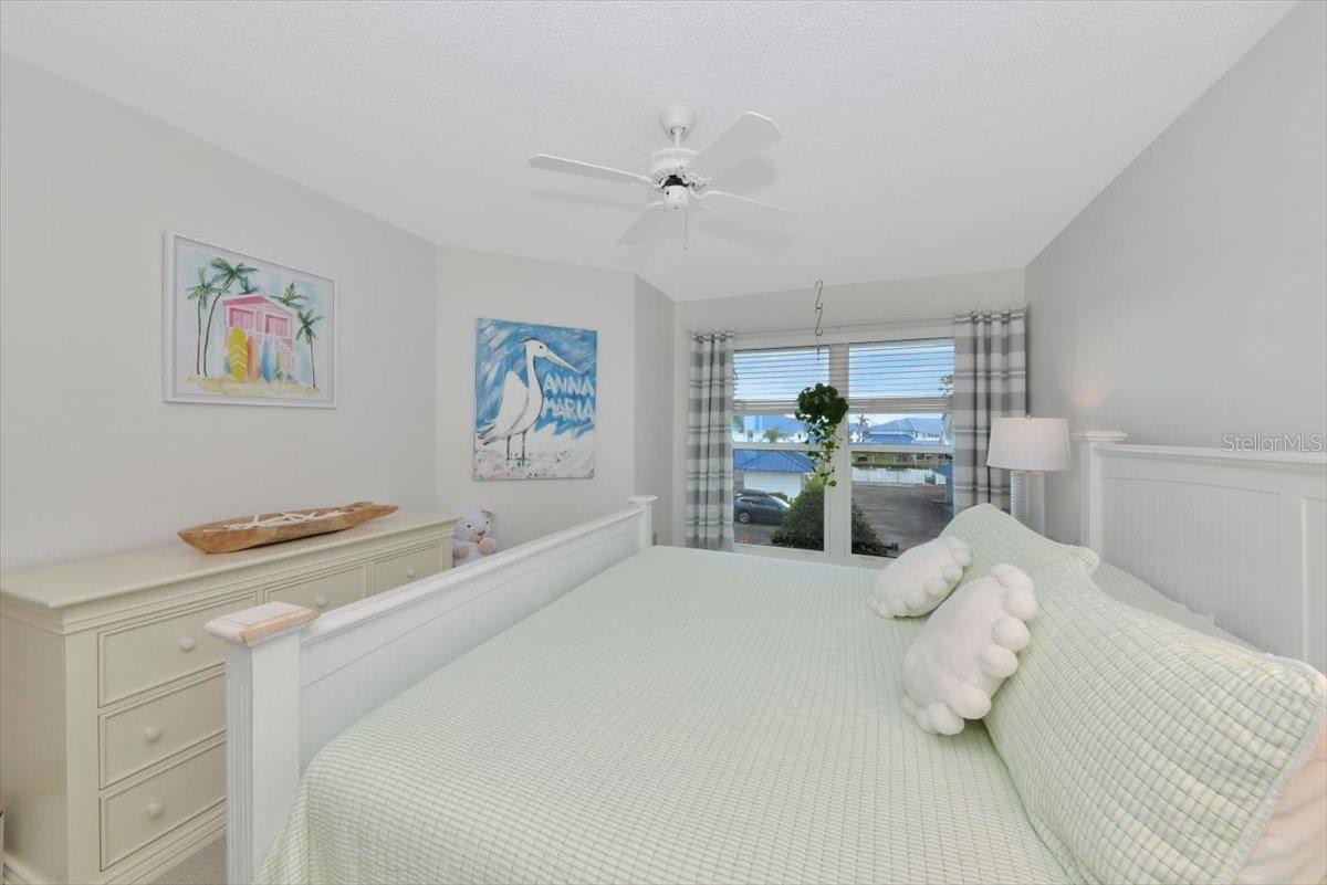 Image 21 of 50 For 946 Sandpiper Circle 946