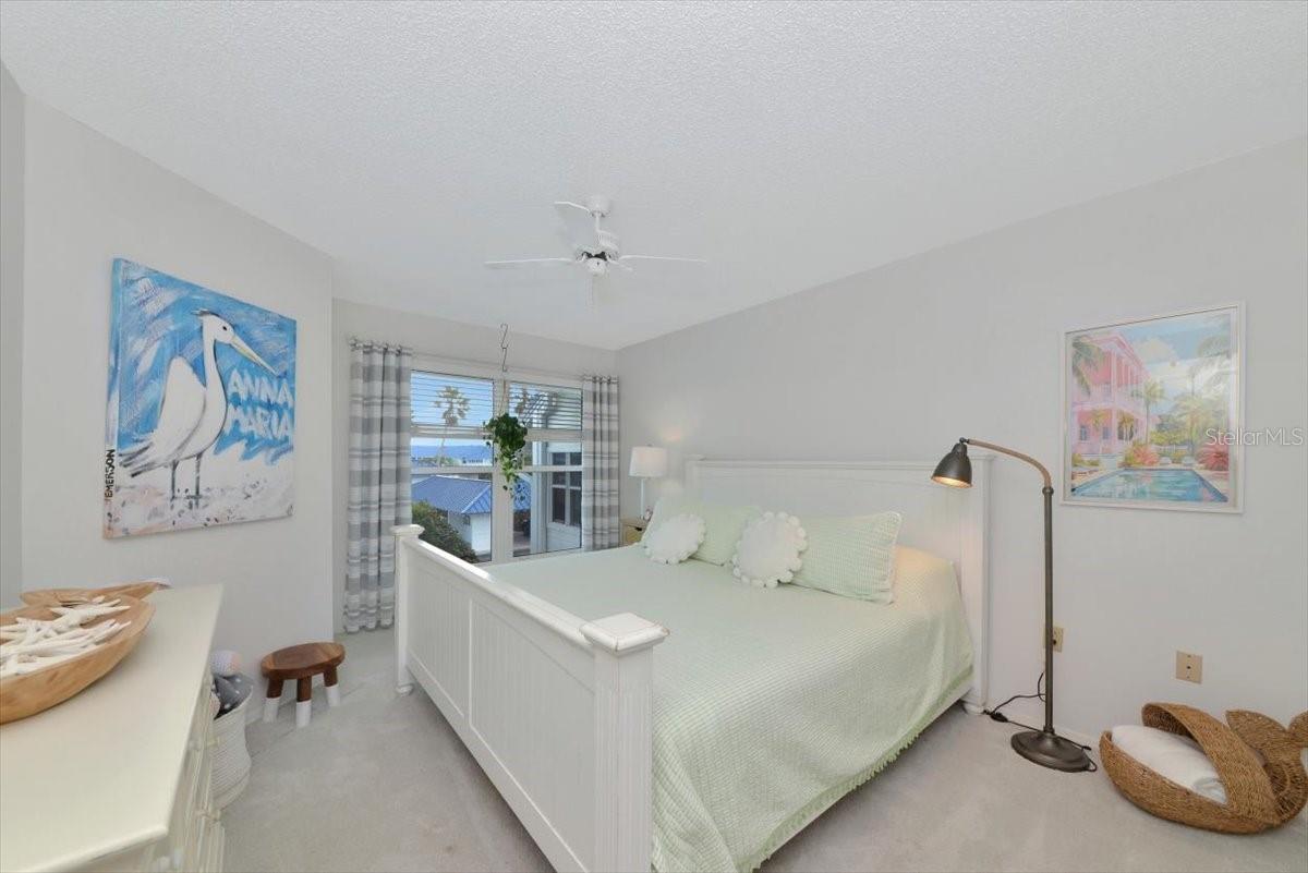 Image 22 of 50 For 946 Sandpiper Circle 946