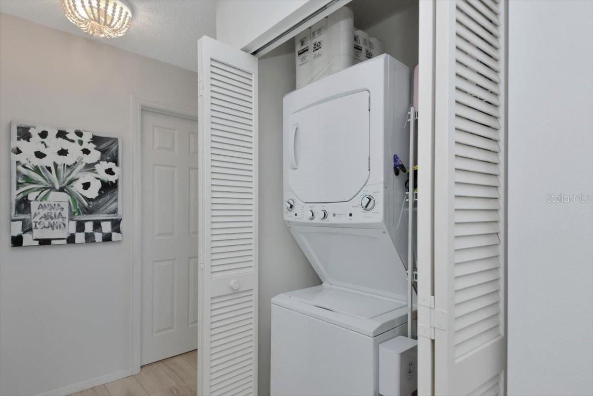 Image 25 of 50 For 946 Sandpiper Circle 946