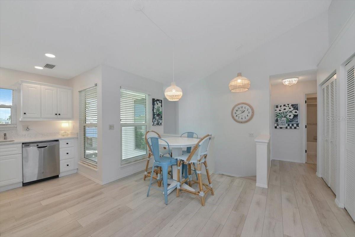 Image 7 of 50 For 946 Sandpiper Circle 946