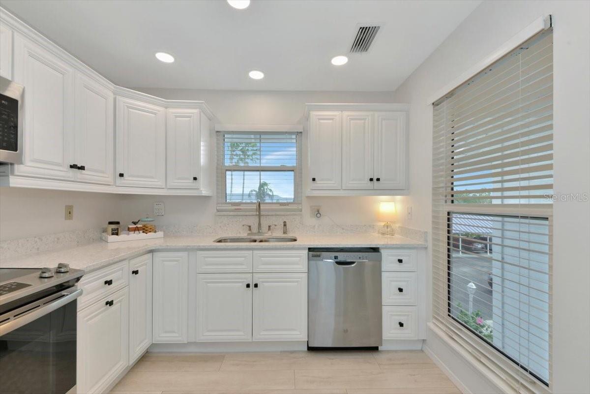 Image 8 of 50 For 946 Sandpiper Circle 946