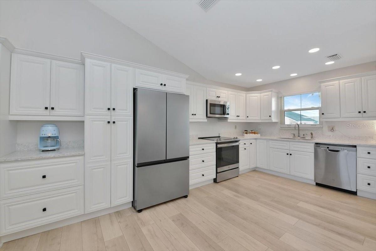 Image 9 of 50 For 946 Sandpiper Circle 946