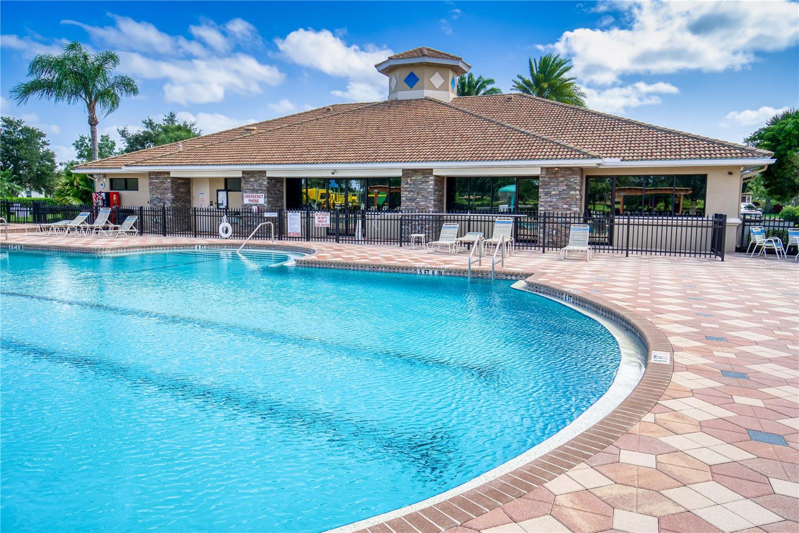 Image 11 of 60 For 819 Fairwaycove Lane 203