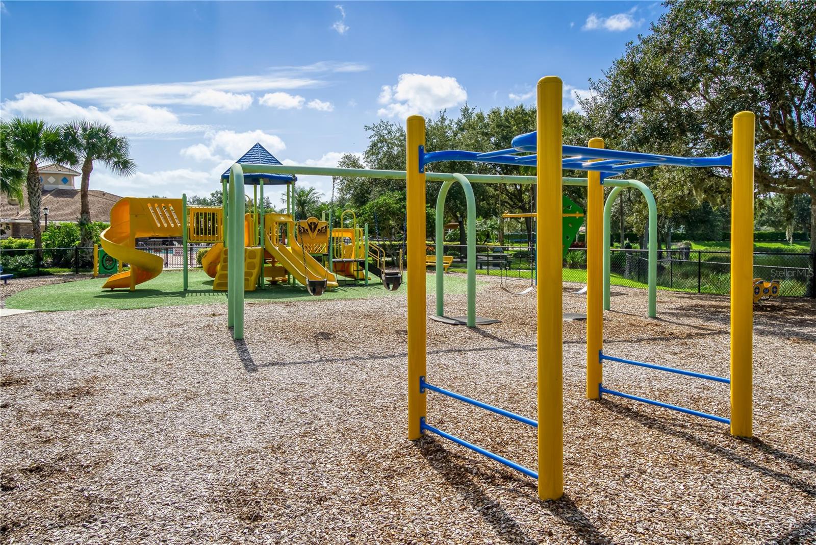 Image 16 of 60 For 819 Fairwaycove Lane 203