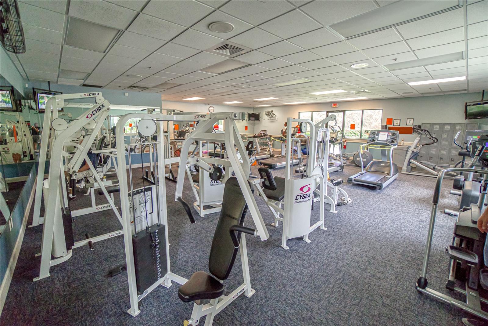 Image 23 of 60 For 819 Fairwaycove Lane 203