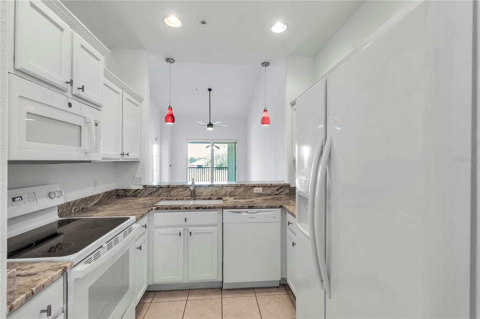 Image 27 of 60 For 819 Fairwaycove Lane 203