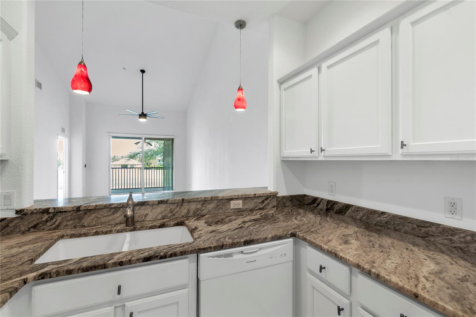 Image 29 of 60 For 819 Fairwaycove Lane 203