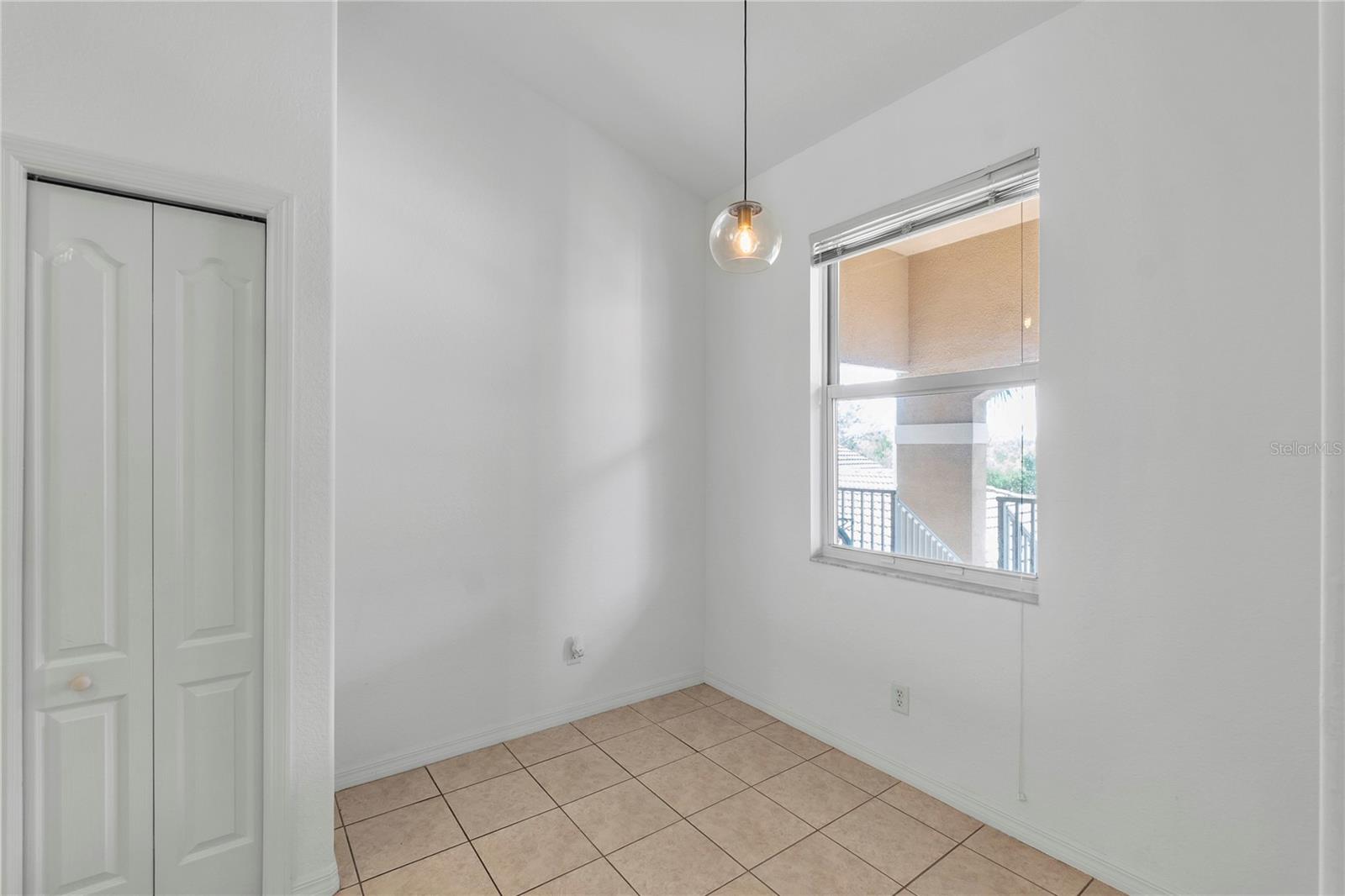 Image 31 of 60 For 819 Fairwaycove Lane 203