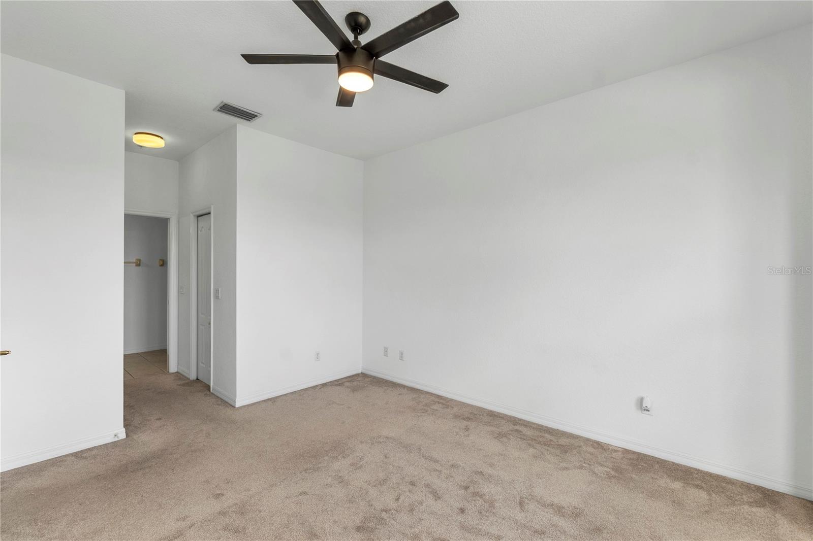 Image 39 of 60 For 819 Fairwaycove Lane 203