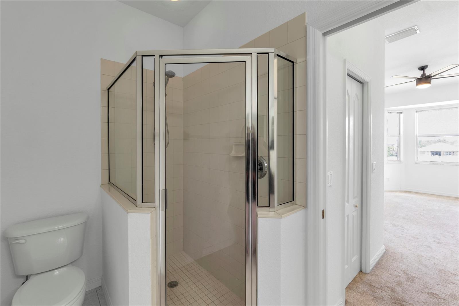 Image 42 of 60 For 819 Fairwaycove Lane 203