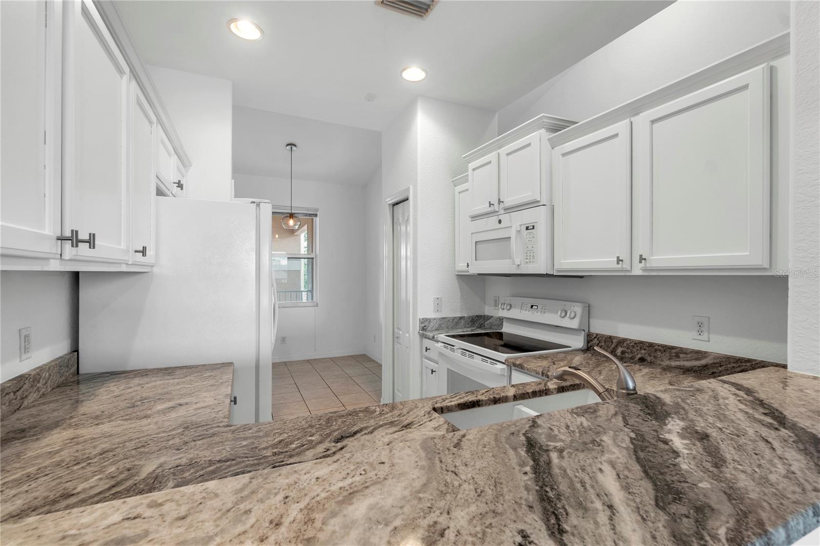 Image 45 of 60 For 819 Fairwaycove Lane 203