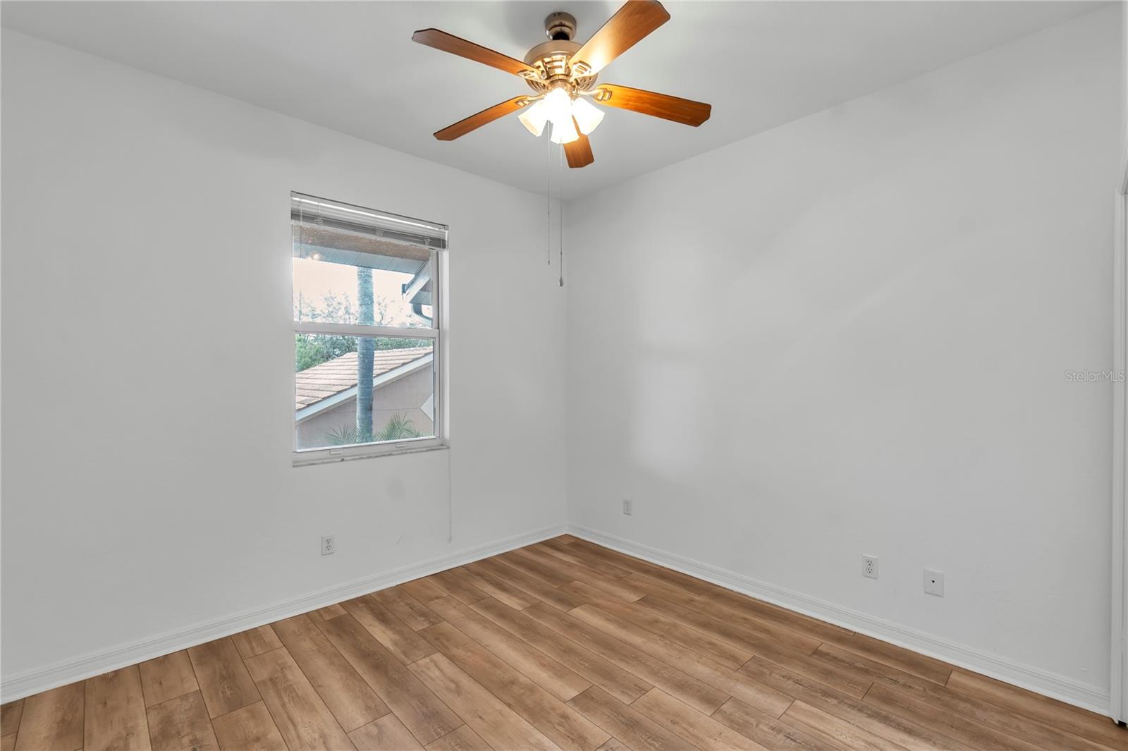 Image 47 of 60 For 819 Fairwaycove Lane 203