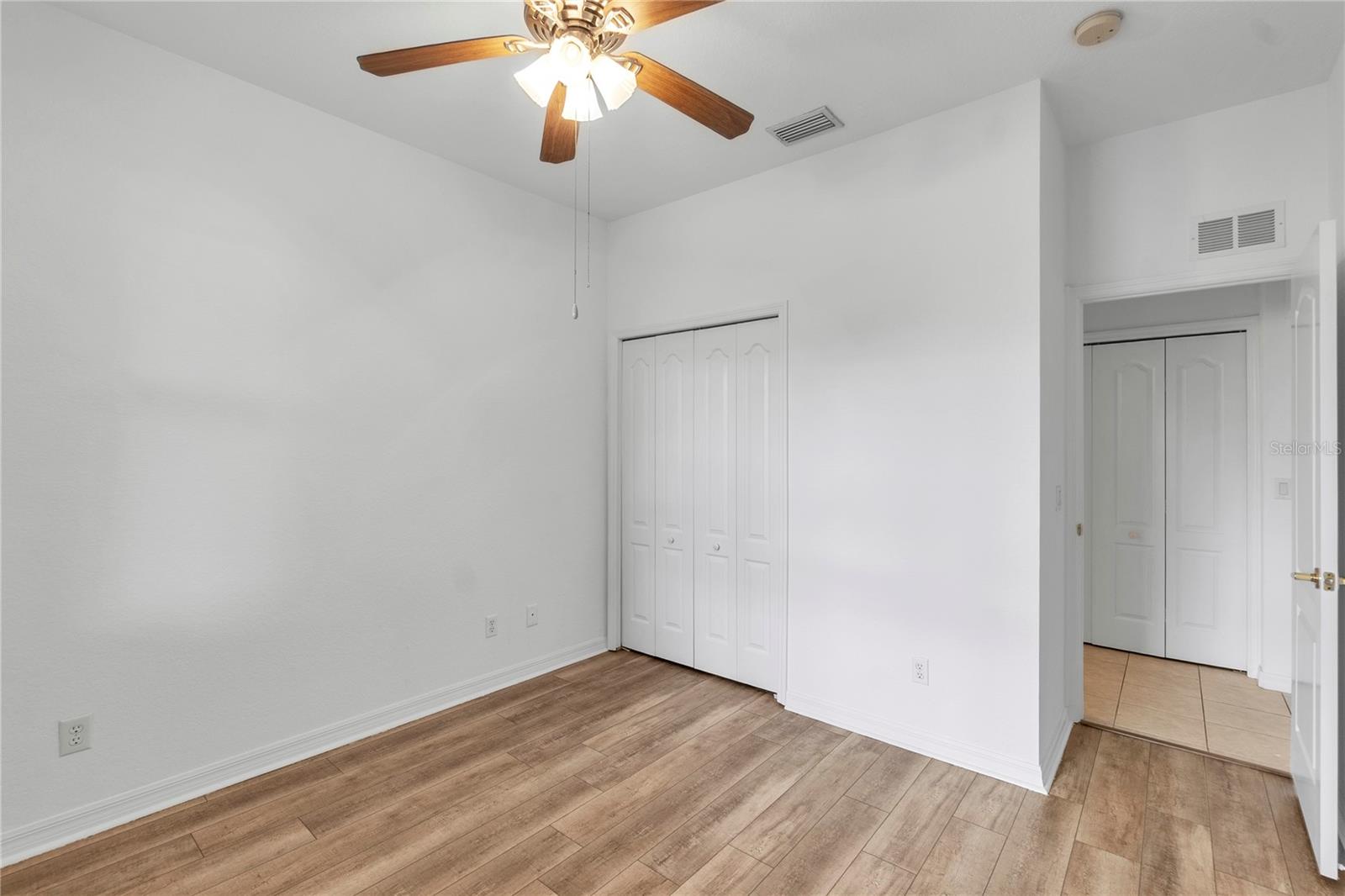 Image 48 of 60 For 819 Fairwaycove Lane 203