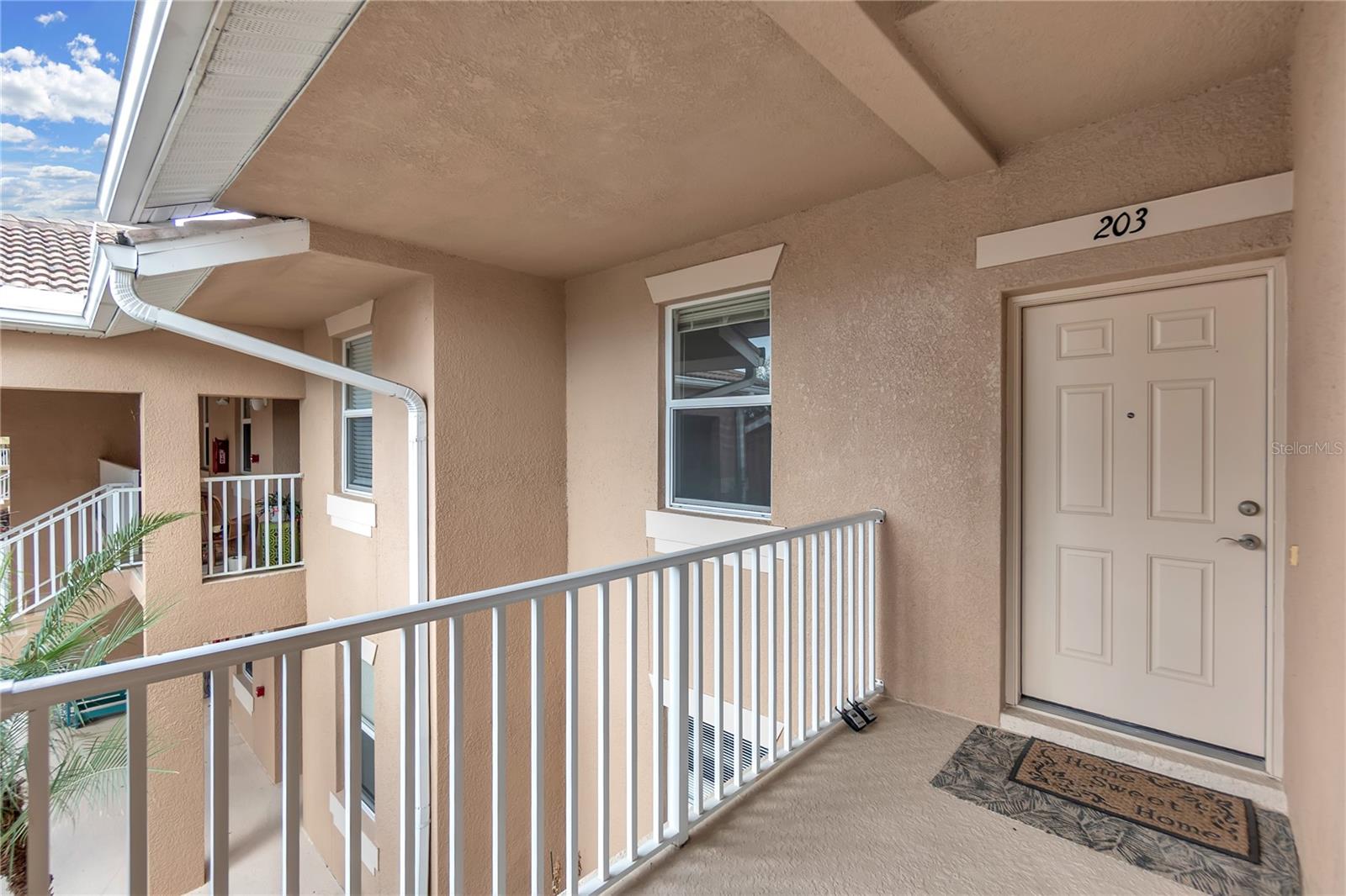 Image 49 of 60 For 819 Fairwaycove Lane 203