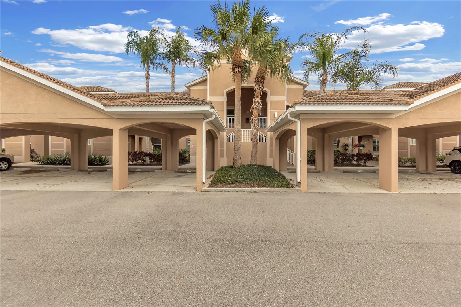 Image 51 of 60 For 819 Fairwaycove Lane 203