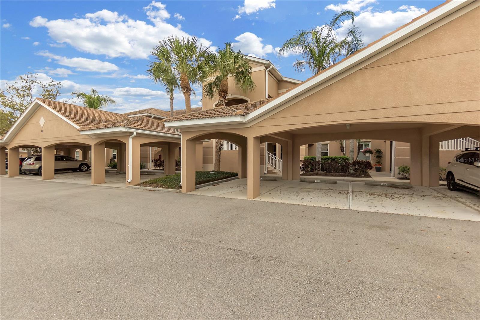 Image 52 of 60 For 819 Fairwaycove Lane 203