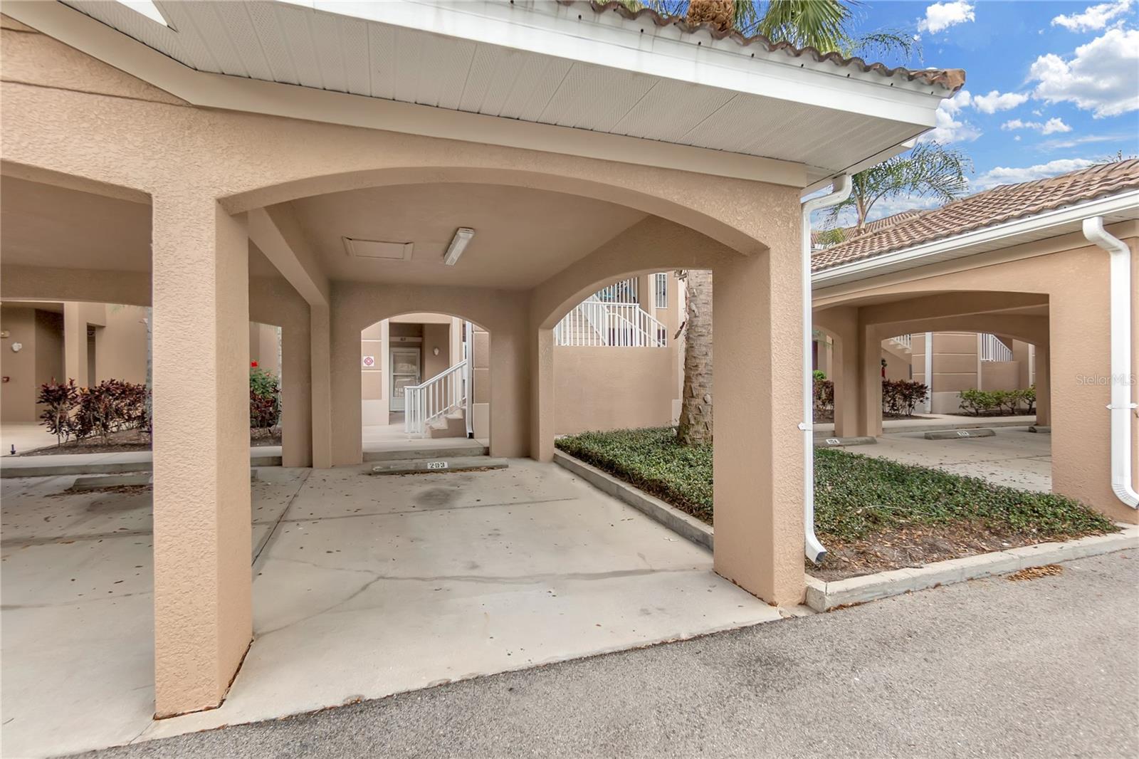 Image 53 of 60 For 819 Fairwaycove Lane 203