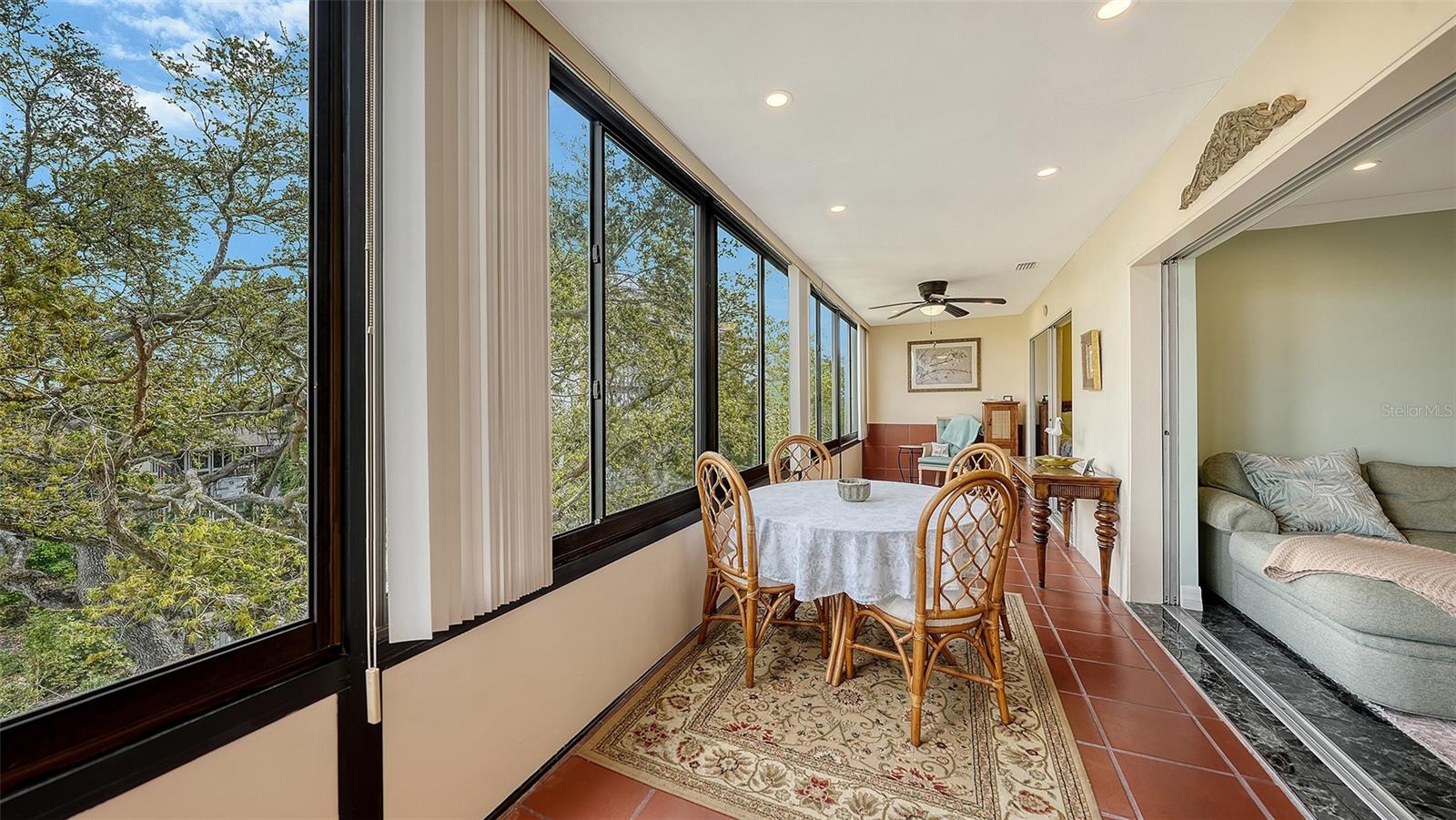 Image 16 of 35 For 1200 East Peppertree Lane  302