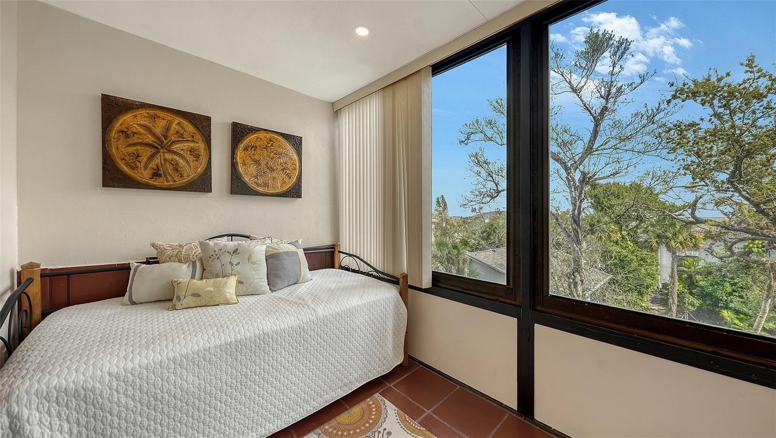 Image 17 of 35 For 1200 East Peppertree Lane  302