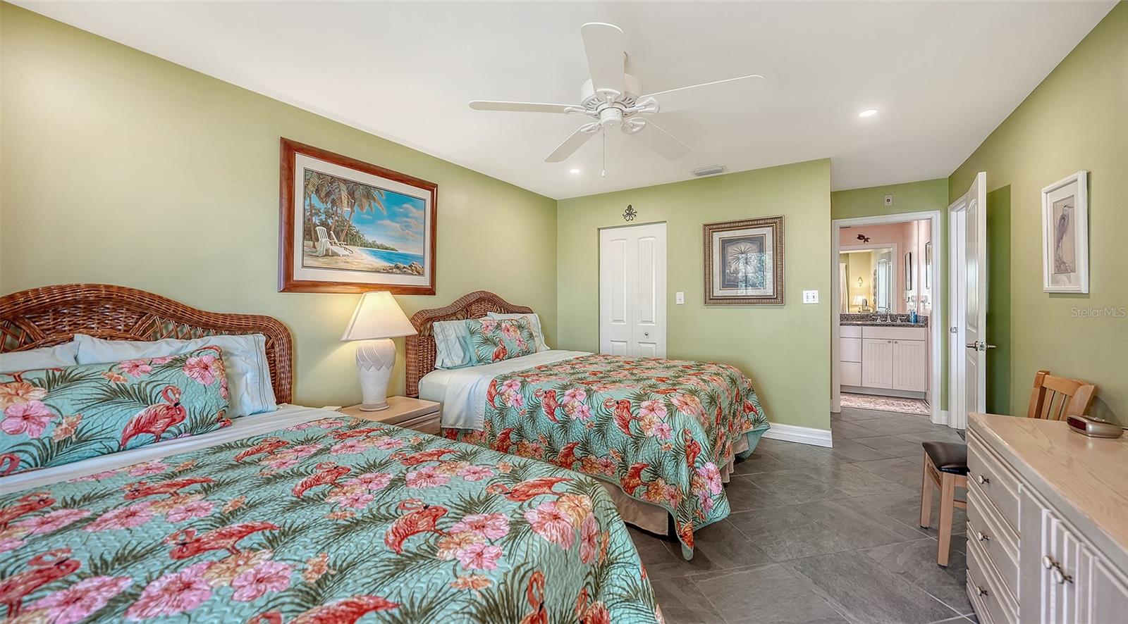 Image 20 of 35 For 1200 East Peppertree Lane  302