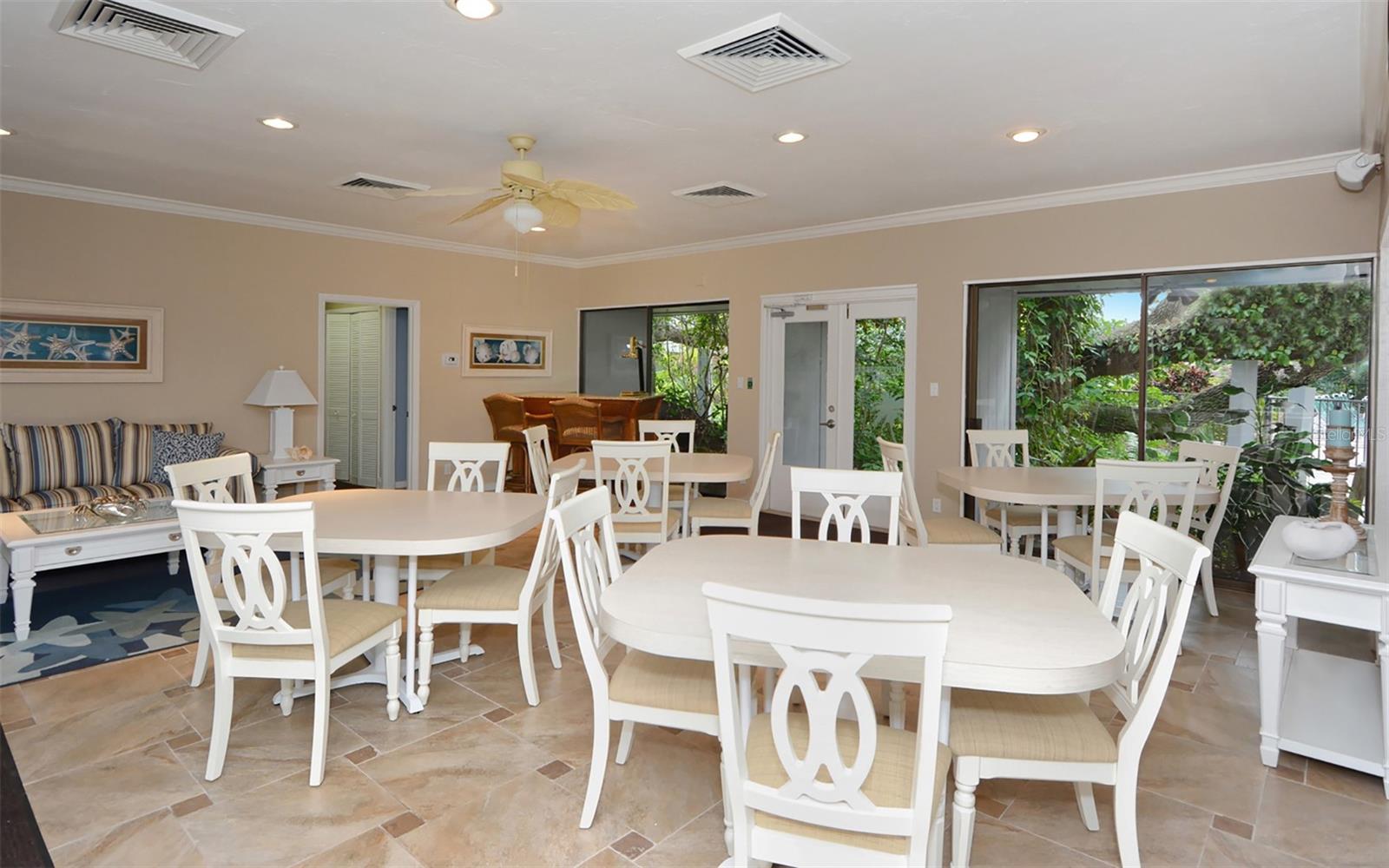 Image 28 of 35 For 1200 East Peppertree Lane  302