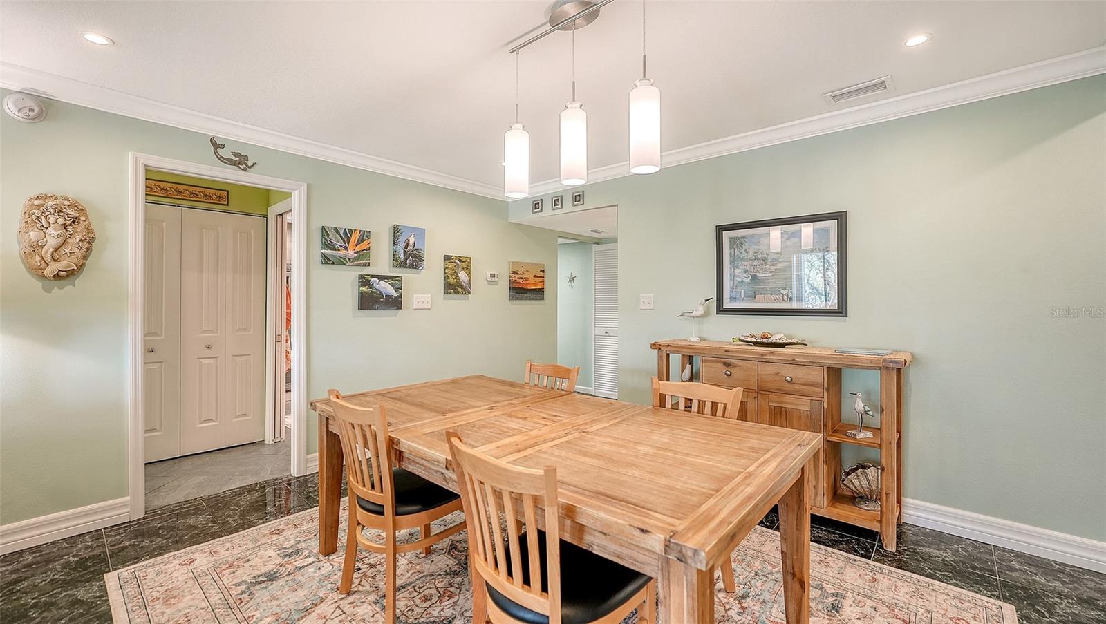 Image 8 of 35 For 1200 East Peppertree Lane  302