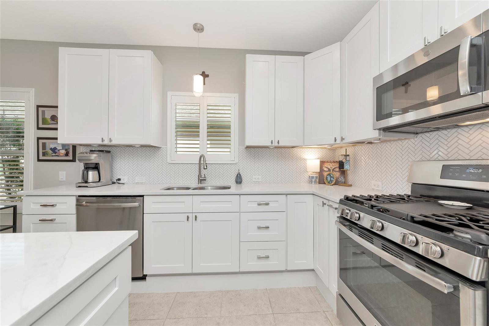 Image 4 of 50 For 4207 Cottage Hill Avenue