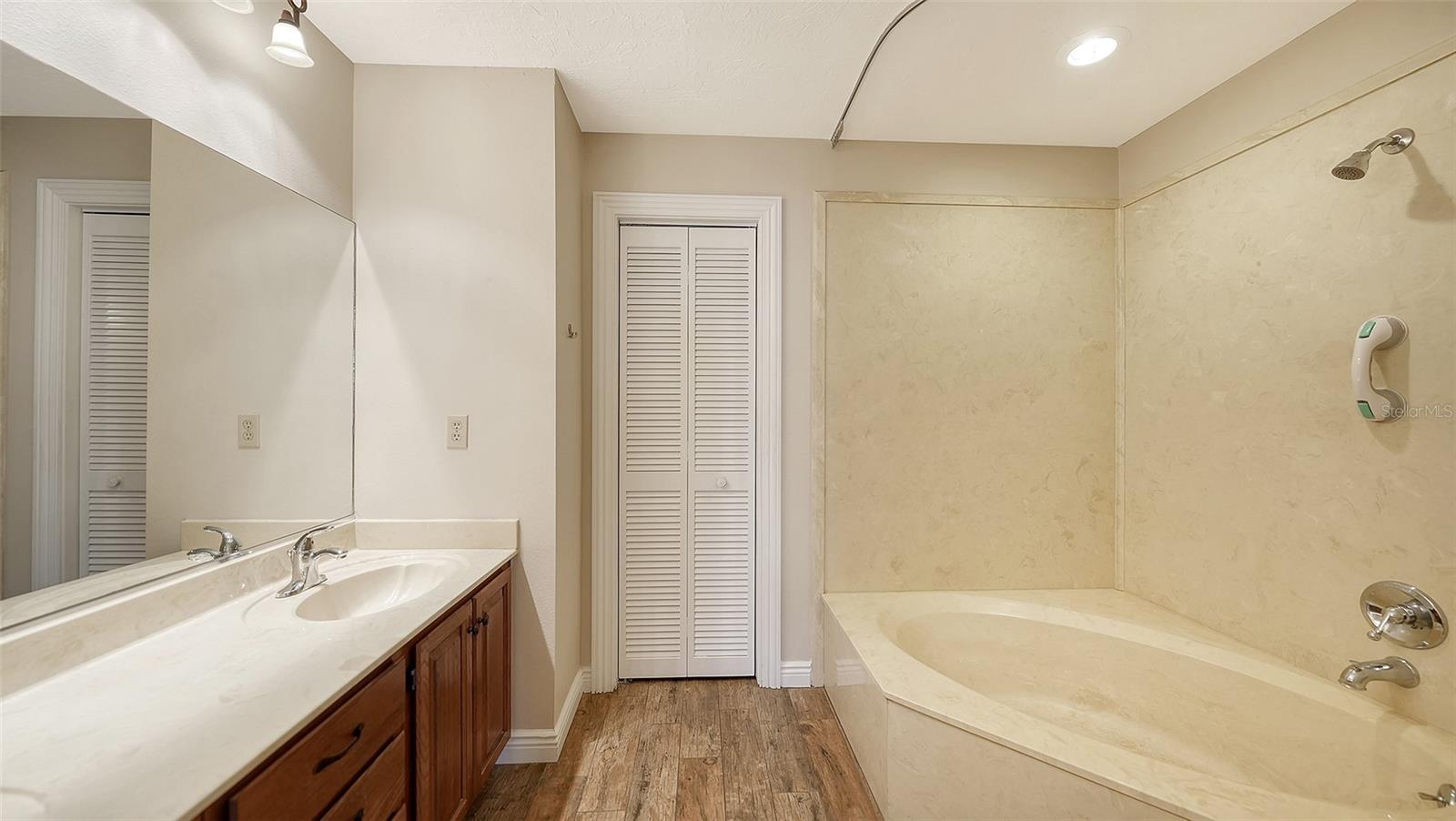 Image 24 of 46 For 4767 Oak Hill Court 48