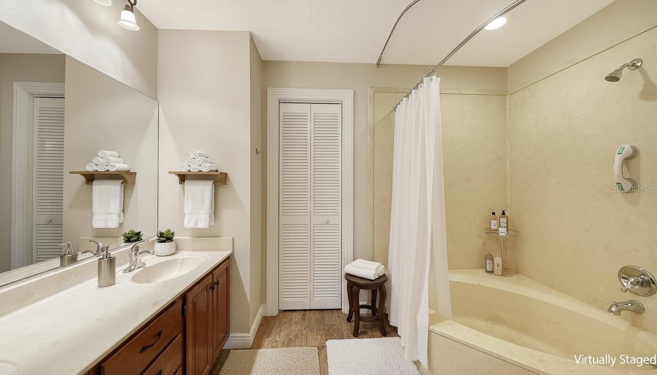 Image 25 of 46 For 4767 Oak Hill Court 48