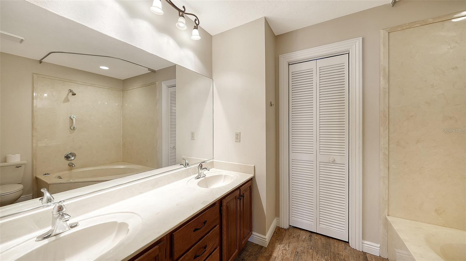 Image 26 of 46 For 4767 Oak Hill Court 48