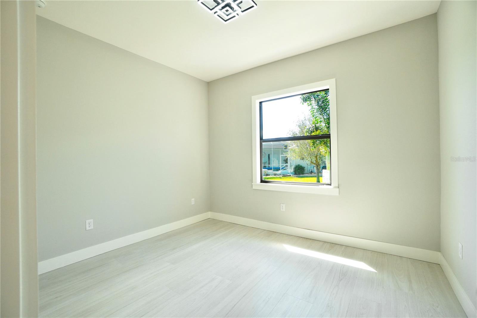 Image 34 of 50 For 1 White Marsh Road