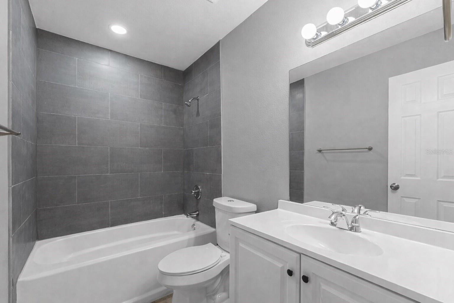 Image 6 of 6 For 1000 Transmitter Road